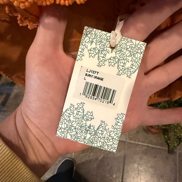 Chic Ruffled Orange Blouse - Picture 4 of 5